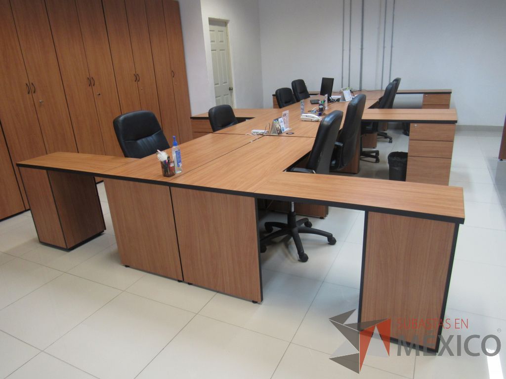 Lote 014 - Estación de trabajo para 8 personas con 8 archiveros de pedestal de 3 cajones - Imagen 4