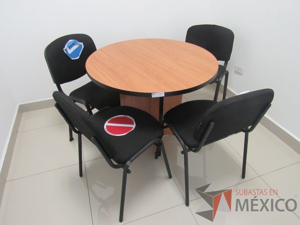 Lote 106 - Mesa de trabajo circular para 4 personas con base cubierta color café - Imagen 6