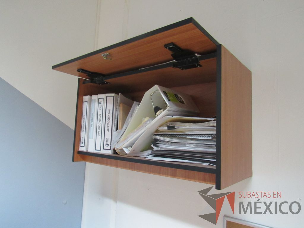 Lote 060 - Estación de trabajo para 2 personas con 2 archiveros de pedestal de 3 cajones y 2 gavetas - Imagen 9