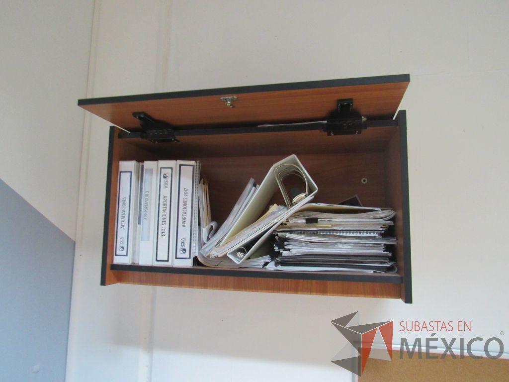 Lote 060 - Estación de trabajo para 2 personas con 2 archiveros de pedestal de 3 cajones y 2 gavetas - Imagen 10
