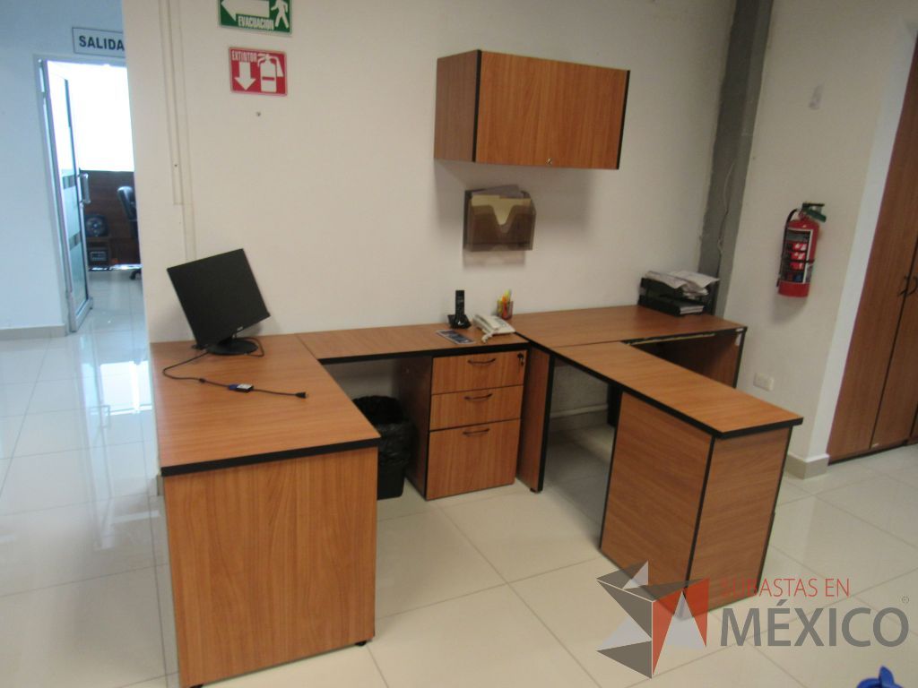 Lote 069 - Estación de trabajo para 2 personas con 2 archiveros de pedestal de 3 cajones y 1 gaveta - Imagen 3