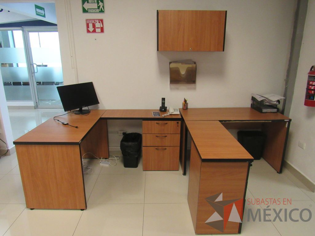 Lote 069 - Estación de trabajo para 2 personas con 2 archiveros de pedestal de 3 cajones y 1 gaveta - Imagen 8