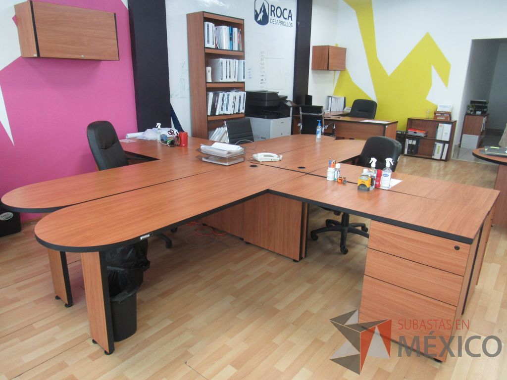 Lote 110 - Estación de trabajo para 4 personas con 4 archivero de 3 cajones color café - Imagen 6
