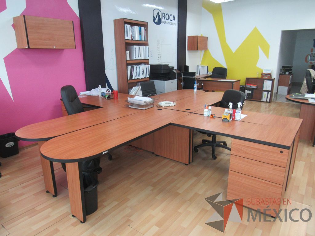 Lote 110 - Estación de trabajo para 4 personas con 4 archivero de 3 cajones color café - Imagen 7