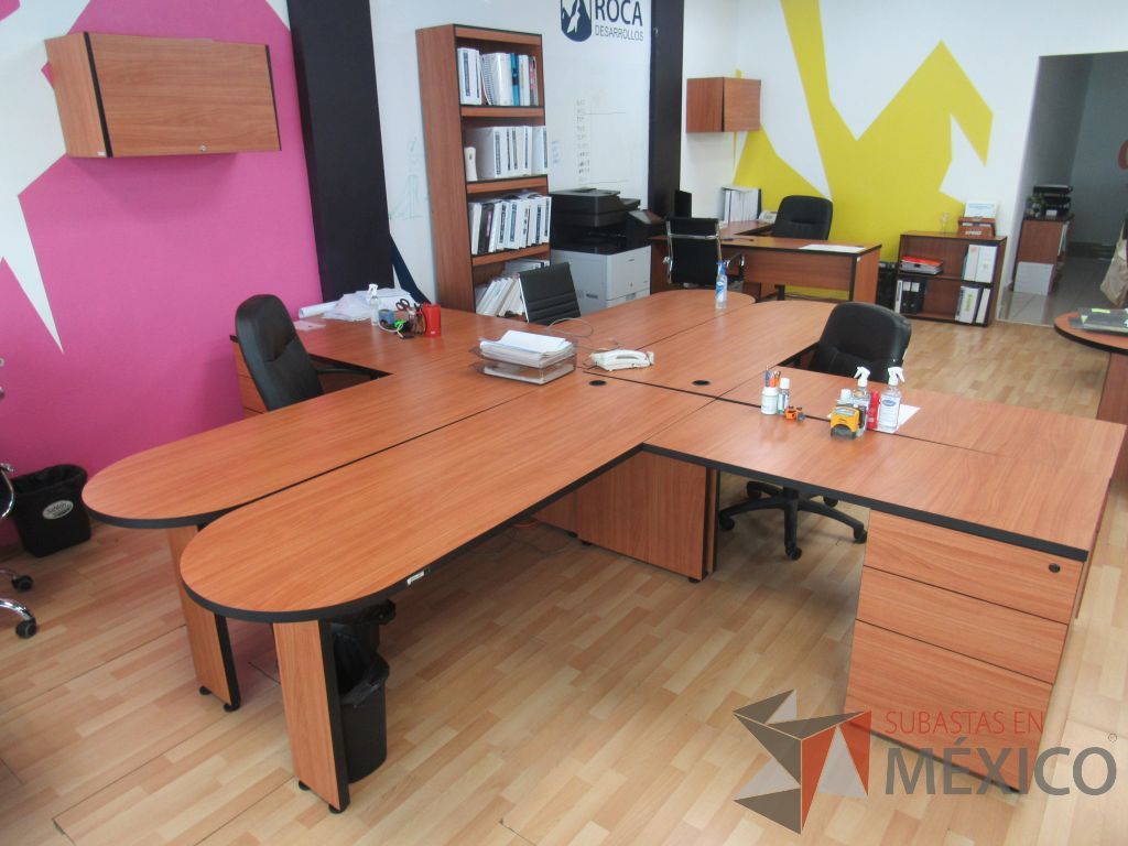 Lote 110 - Estación de trabajo para 4 personas con 4 archivero de 3 cajones color café - Imagen 9