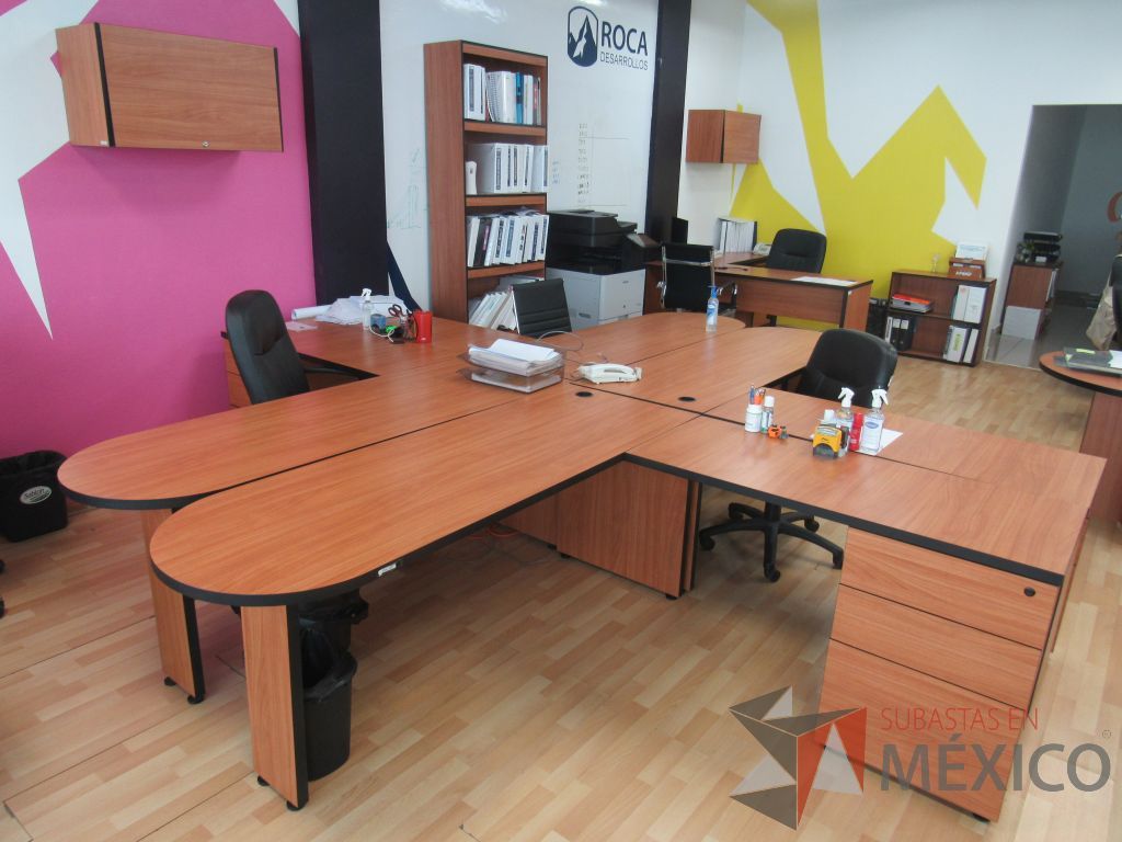 Lote 110 - Estación de trabajo para 4 personas con 4 archivero de 3 cajones color café - Imagen 10