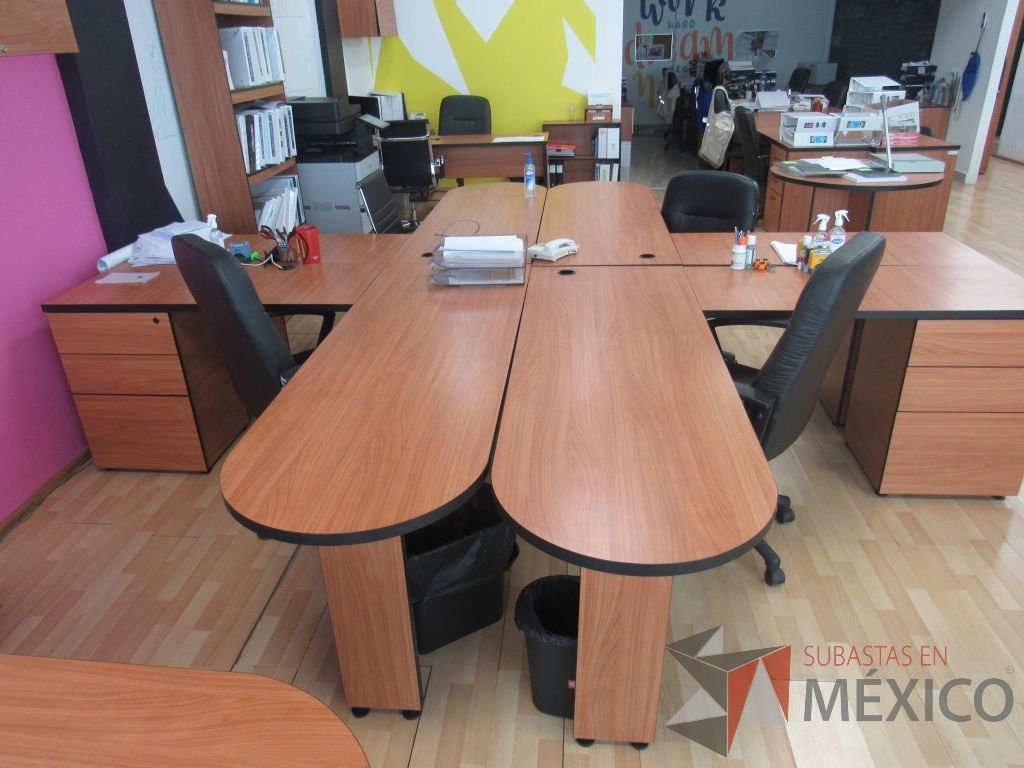 Lote 110 - Estación de trabajo para 4 personas con 4 archivero de 3 cajones color café - Imagen 12