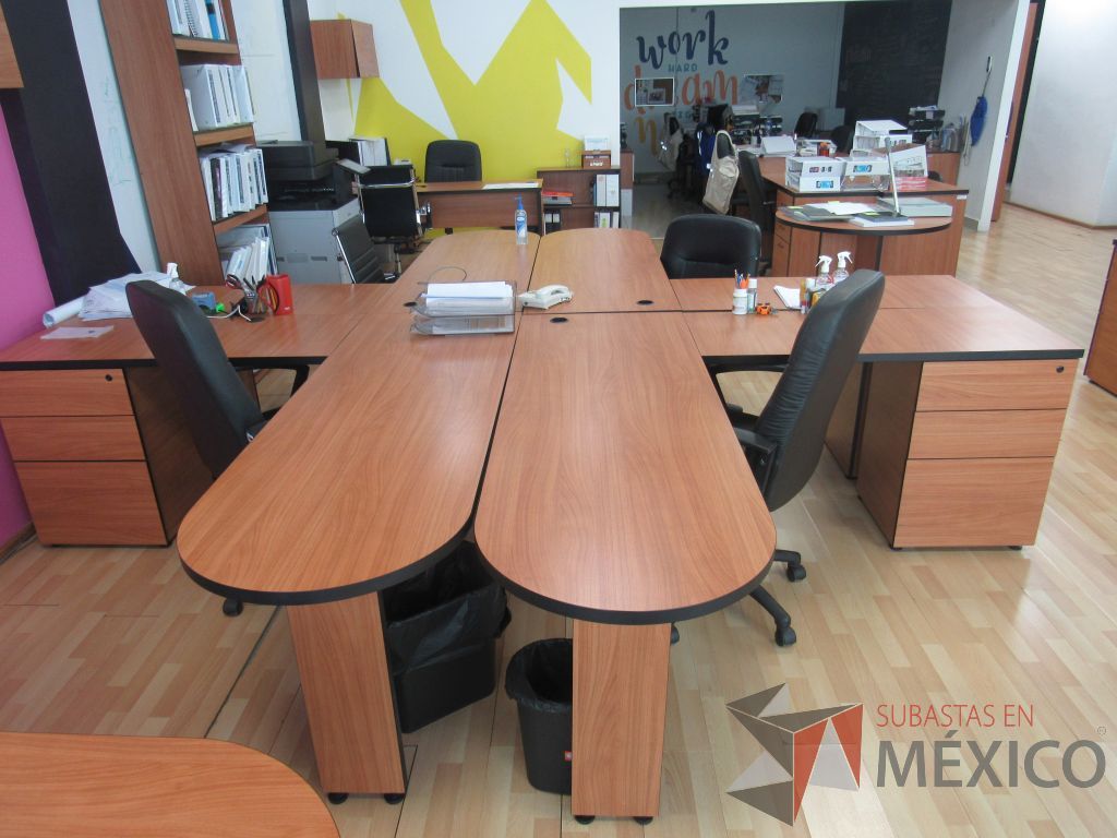Lote 110 - Estación de trabajo para 4 personas con 4 archivero de 3 cajones color café - Imagen 13