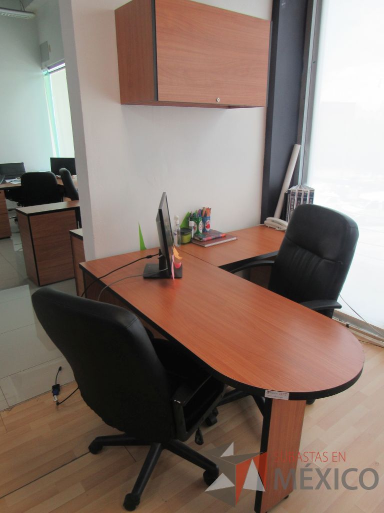 Lote 045 - Escritorio de costado derecho en escuadra con archivero vertical de 3 cajones - Imagen 4