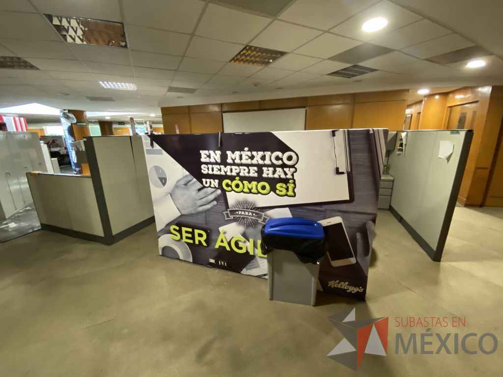 Lote 010 - Estación de trabajo de mampara alta para 4 personas con 4 archiveros de pedestal de 3 cajones - Imagen 14