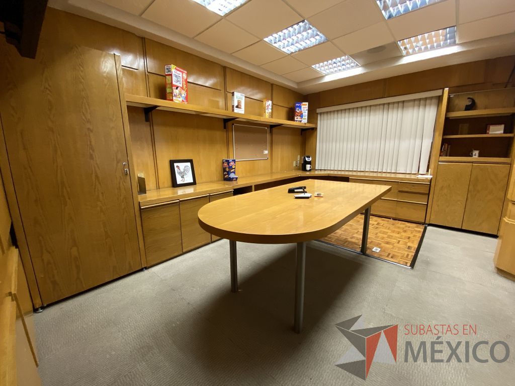 Lote 088 - Oficina Ejecutiva con escritorio en escuadra, mesa de trabajo, credenza... - Imagen 16