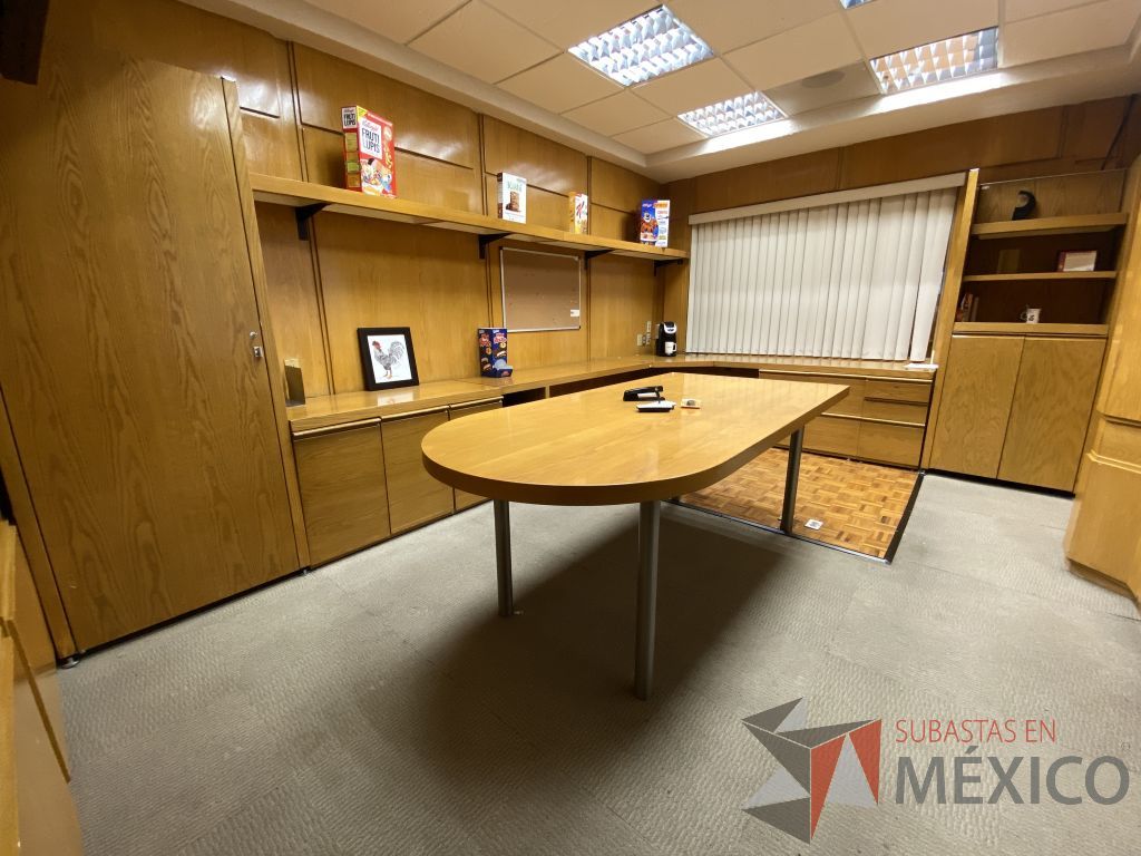 Lote 088 - Oficina Ejecutiva con escritorio en escuadra, mesa de trabajo, credenza... - Imagen 17