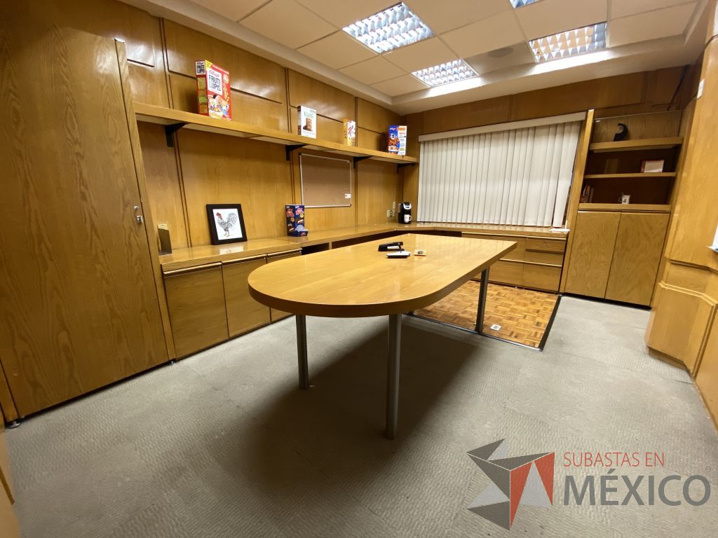 Lote 088 - Oficina Ejecutiva con escritorio en escuadra, mesa de trabajo, credenza... - Imagen 18
