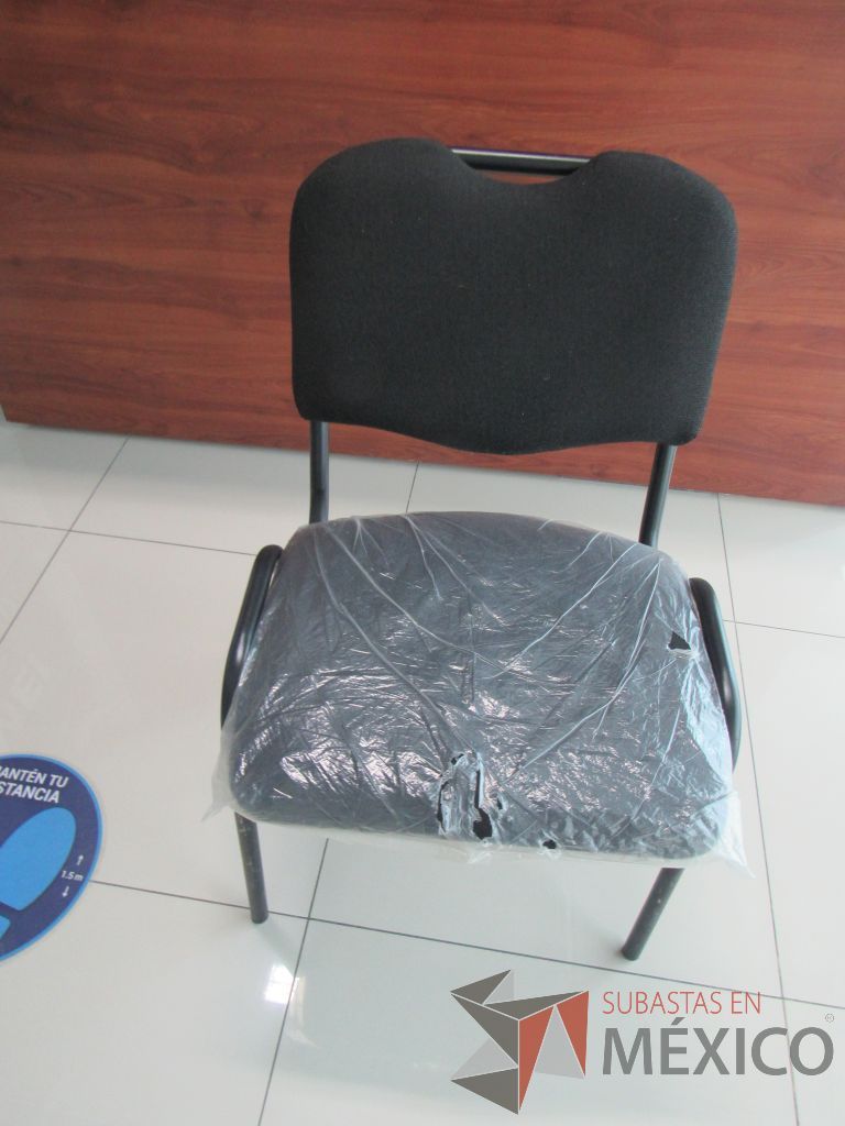 Lote 020 - 2 Sillas de visita con 4 patas metálicas asiento y respaldo en tela color negro - Imagen 7