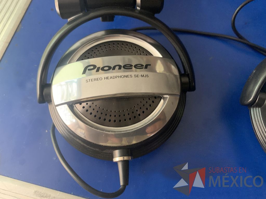 Lote 144 - 3 audífonos orejera marca Pionner y 2 juegos de Walkie Talkie marca Midland - Imagen 3