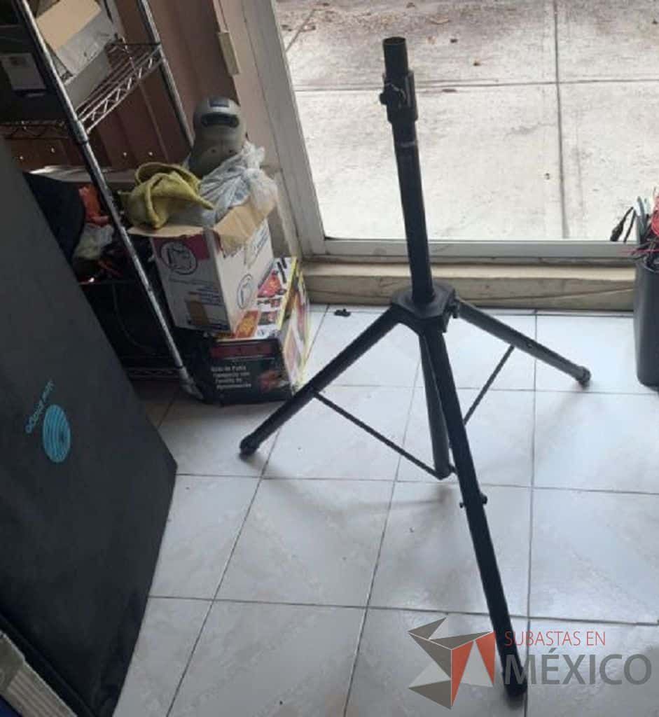 Lote 016 - 2 Bocinas profesionales 300w Marca Mackie con tripié y 2 cables Canon genérico de 20m - Imagen 10