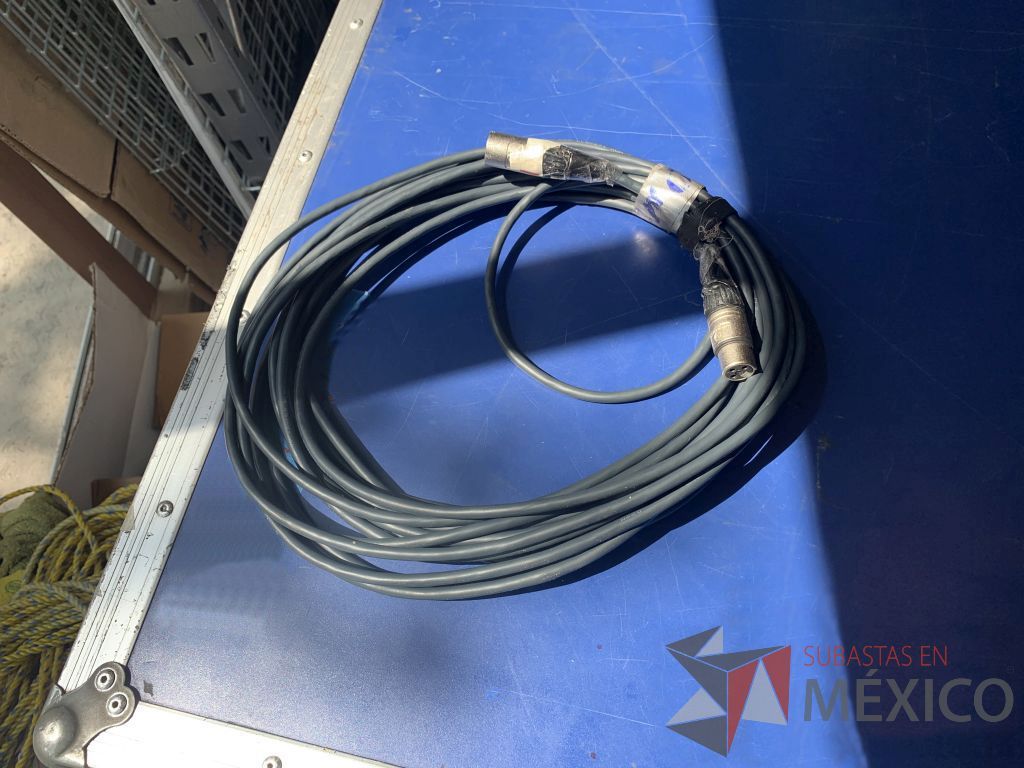 Lote 016 - 2 Bocinas profesionales 300w Marca Mackie con tripié y 2 cables Canon genérico de 20m - Imagen 15