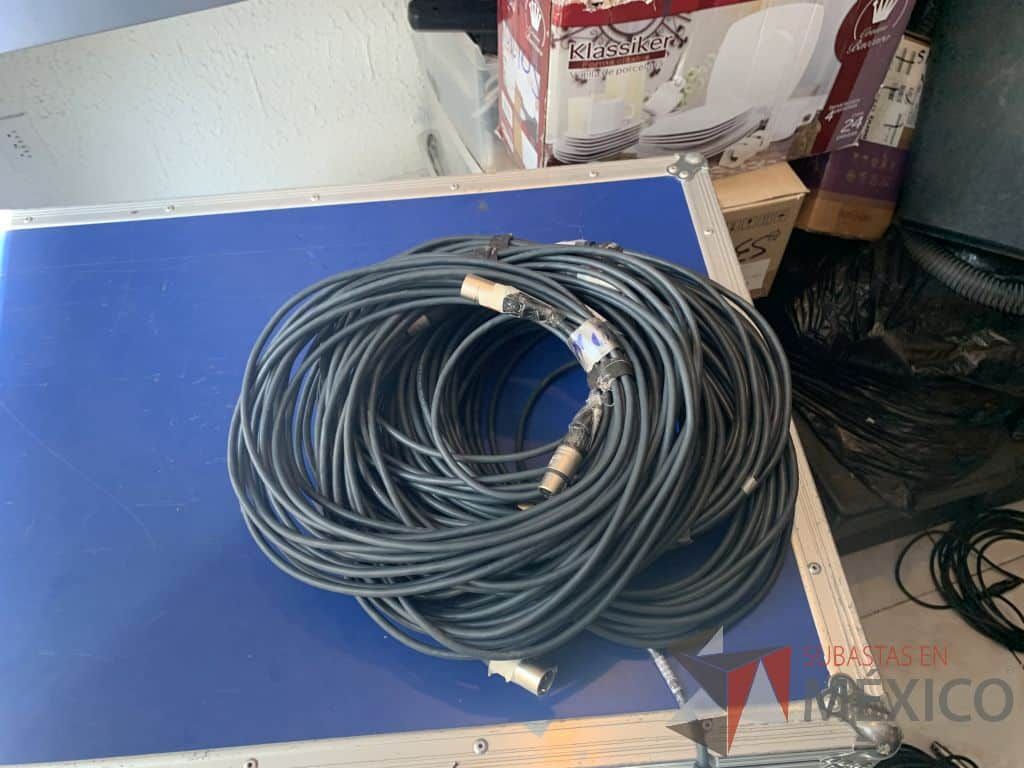 Lote 016 - 2 Bocinas profesionales 300w Marca Mackie con tripié y 2 cables Canon genérico de 20m - Imagen 16