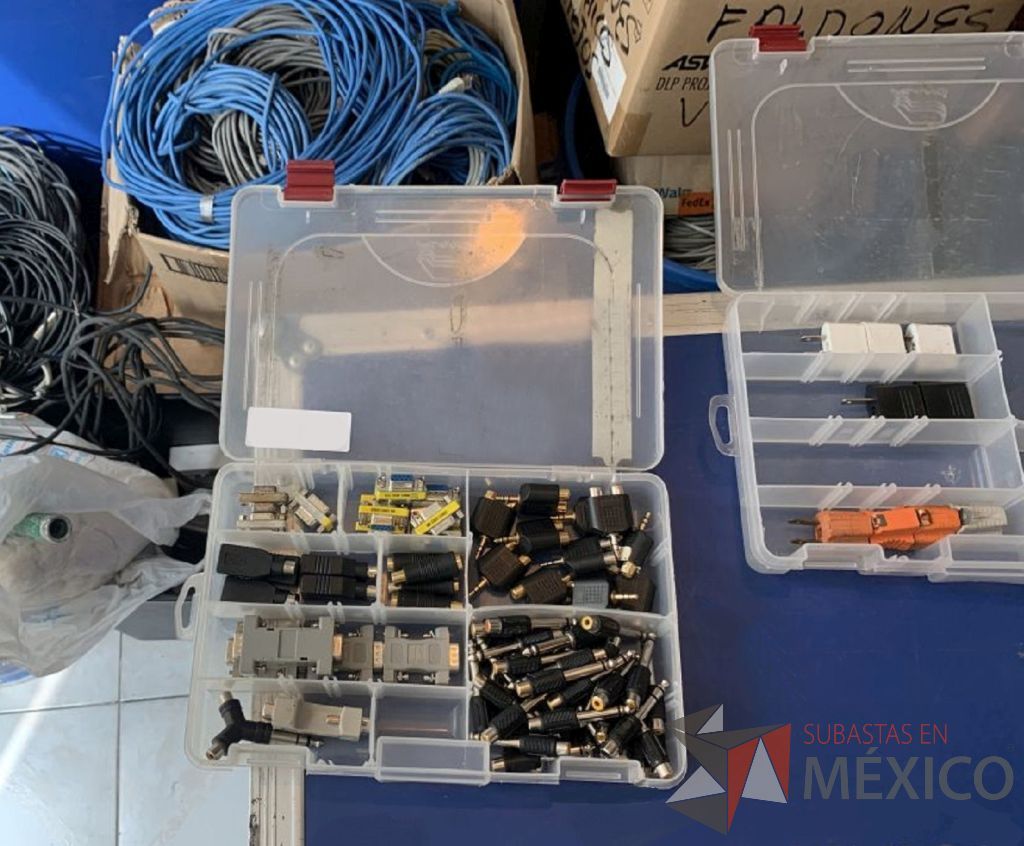 Lote 134 - 205 conectores y adaptadores de diversas conexiones ( VGA,CANON,PLUG,HDMI,RCA etc.) - Imagen 40