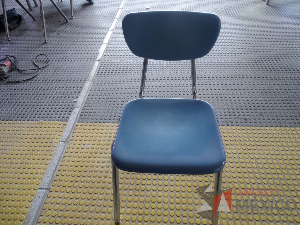 Lote 002 - Mesa de trabajo para 2 personas y 2 Sillas fijas con mecanismo de nivelación - Imagen 2