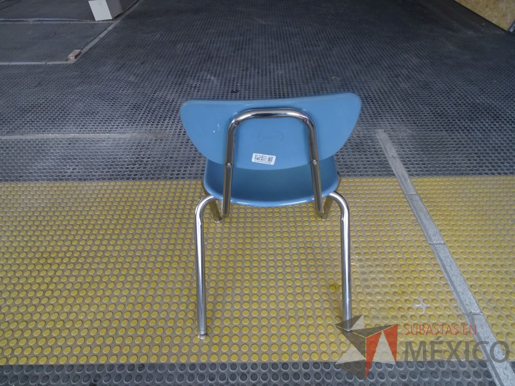 Lote 002 - Mesa de trabajo para 2 personas y 2 Sillas fijas con mecanismo de nivelación - Imagen 4