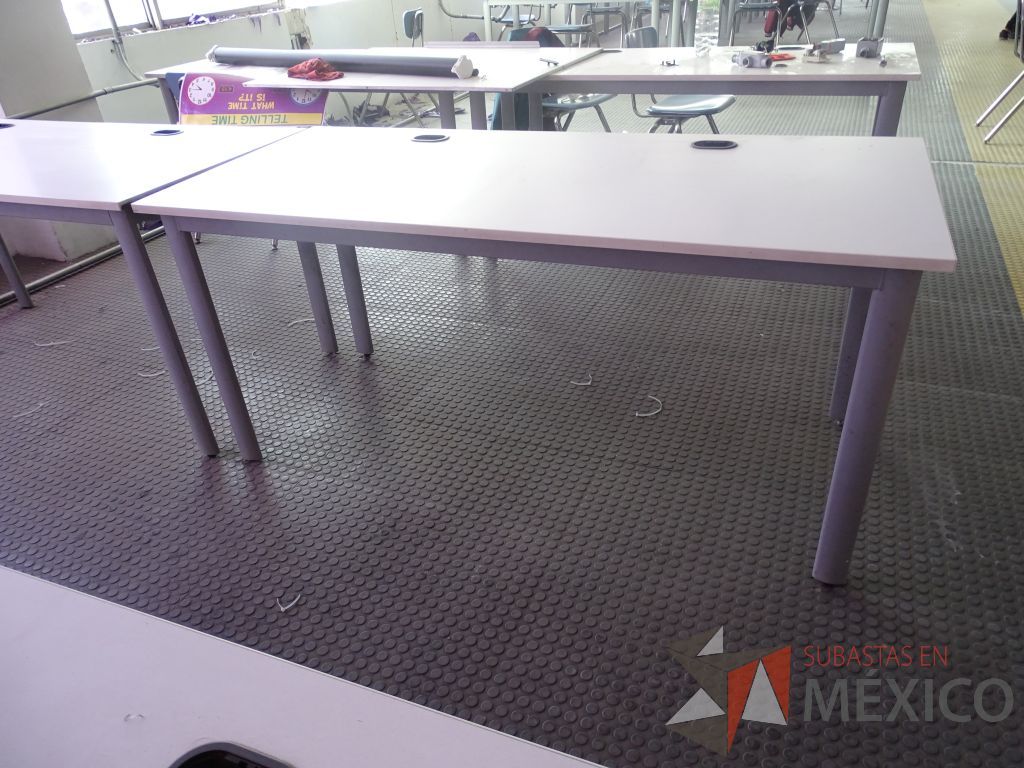 Lote 002 - Mesa de trabajo para 2 personas y 2 Sillas fijas con mecanismo de nivelación - Imagen 7