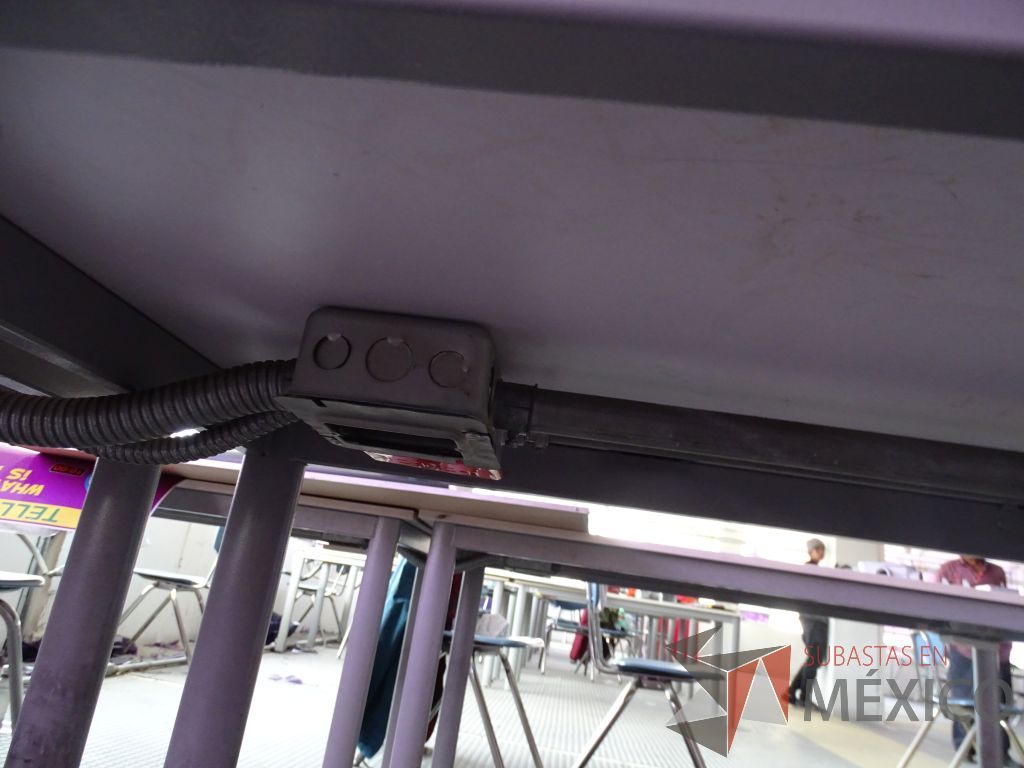 Lote 002 - Mesa de trabajo para 2 personas y 2 Sillas fijas con mecanismo de nivelación - Imagen 9