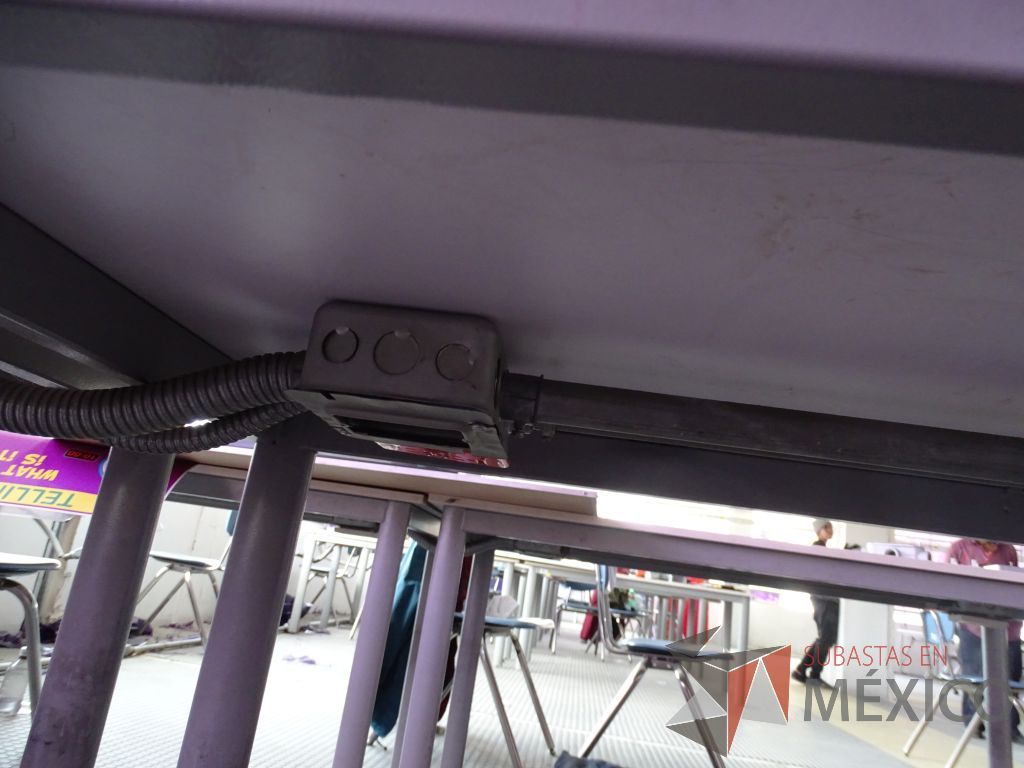 Lote 002 - Mesa de trabajo para 2 personas y 2 Sillas fijas con mecanismo de nivelación - Imagen 10