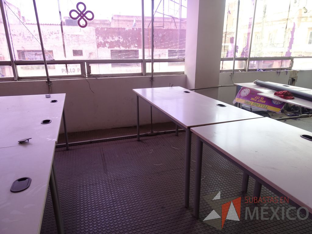 Lote 002 - Mesa de trabajo para 2 personas y 2 Sillas fijas con mecanismo de nivelación - Imagen 13