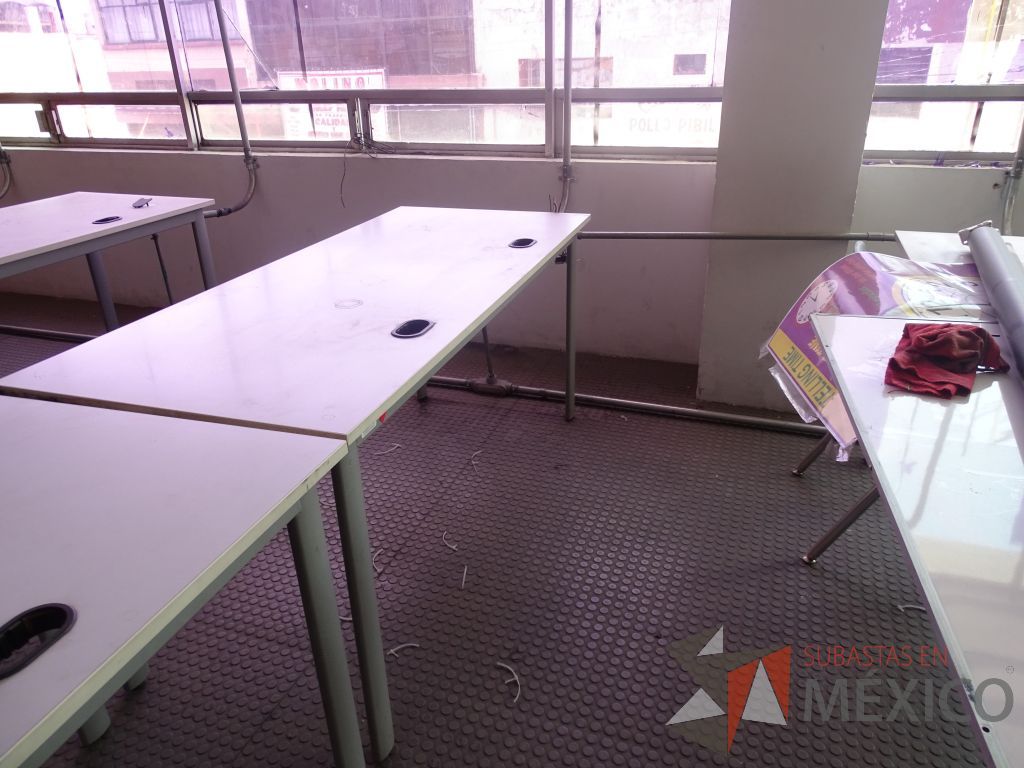 Lote 002 - Mesa de trabajo para 2 personas y 2 Sillas fijas con mecanismo de nivelación - Imagen 14