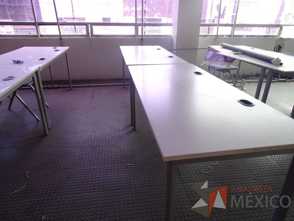 Lote 002 - Mesa de trabajo para 2 personas y 2 Sillas fijas con mecanismo de nivelación - Imagen 17