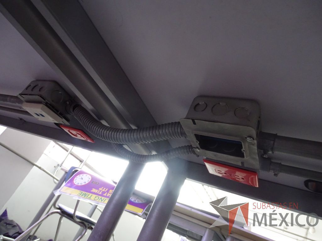 Lote 002 - Mesa de trabajo para 2 personas y 2 Sillas fijas con mecanismo de nivelación - Imagen 19