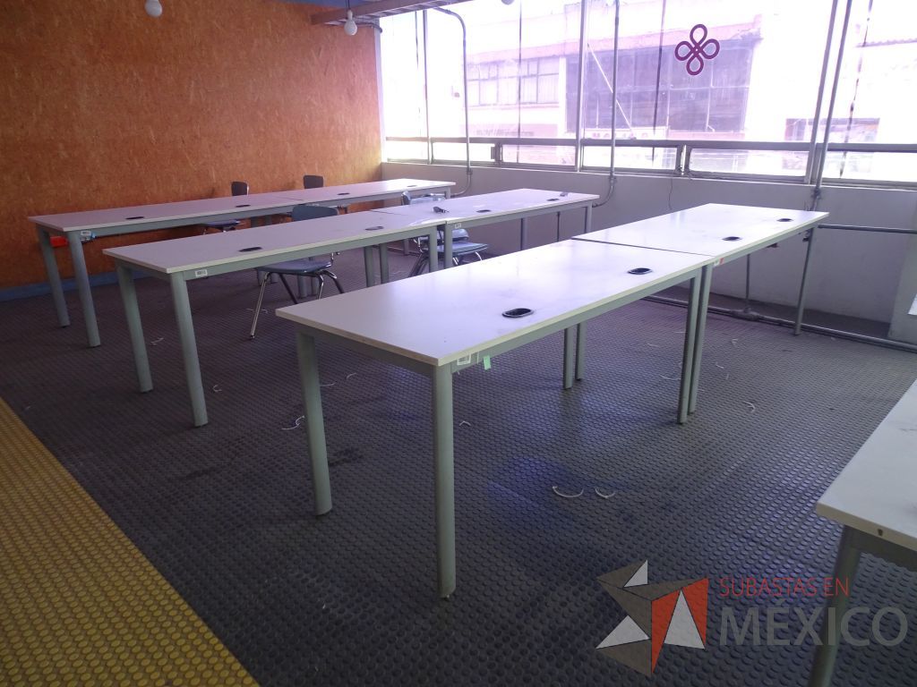 Lote 004 - Mesa de trabajo para 2 personas y 2 Sillas fijas con mecanismo de nivelación - Imagen 24