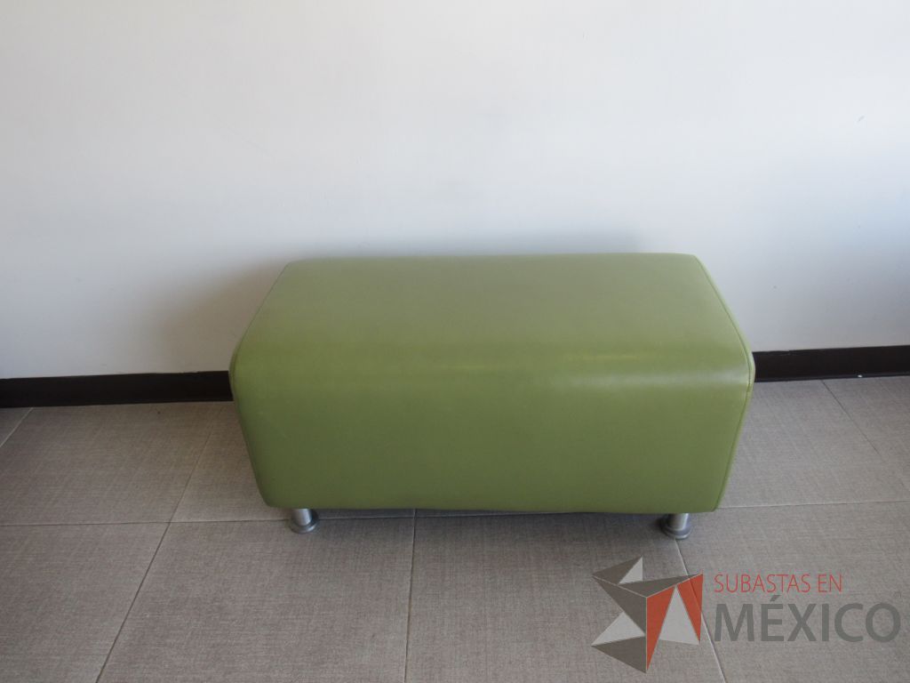 Lote 010 - 2 Taburetes rectangulares con cuatro patas metálicas tipo piel color verde - Imagen 2