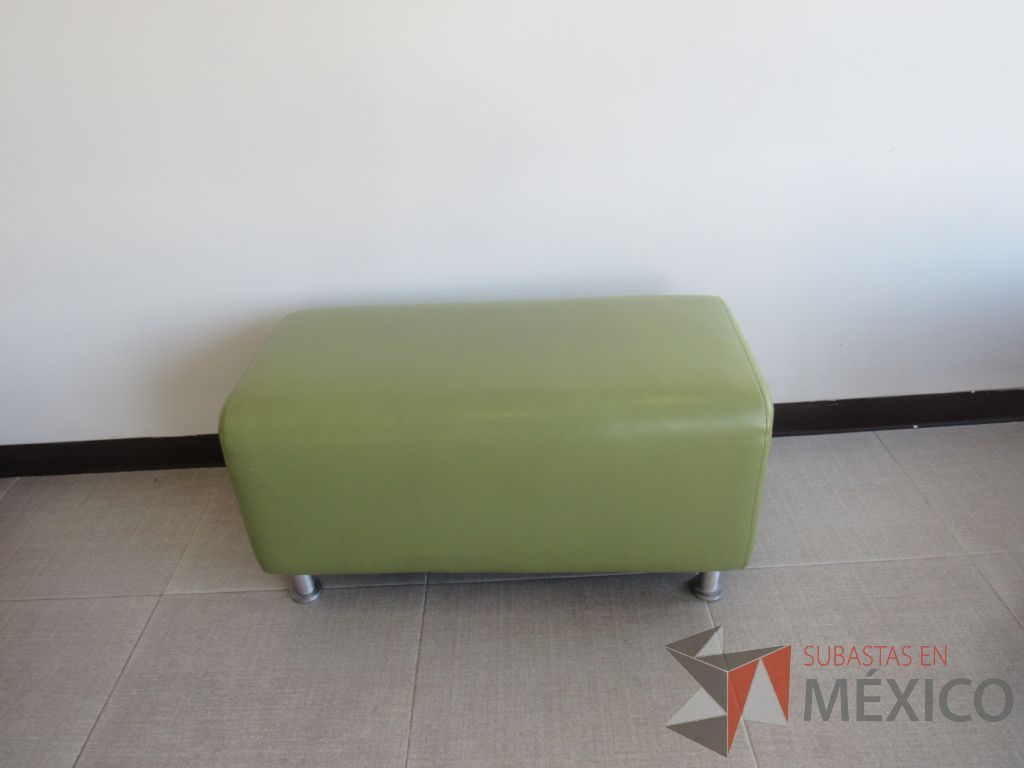 Lote 010 - 2 Taburetes rectangulares con cuatro patas metálicas tipo piel color verde - Imagen 5