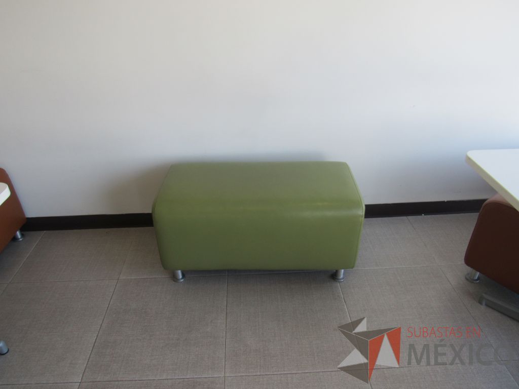 Lote 010 - 2 Taburetes rectangulares con cuatro patas metálicas tipo piel color verde - Imagen 6