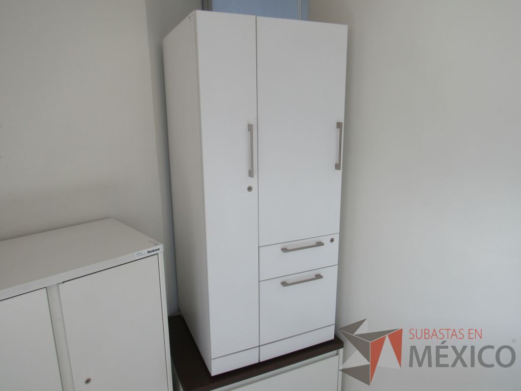 Lote 013 - Gabinete alto con 2 puertas y 2 cajones color blanco - Imagen 3