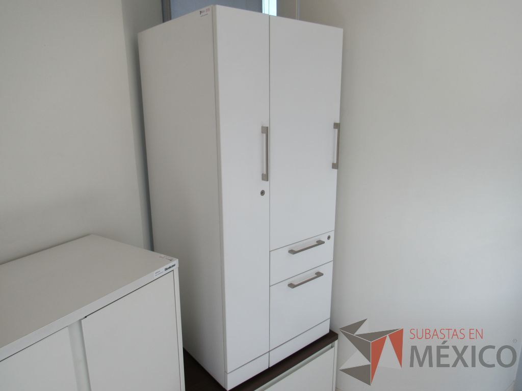 Lote 013 - Gabinete alto con 2 puertas y 2 cajones color blanco - Imagen 4