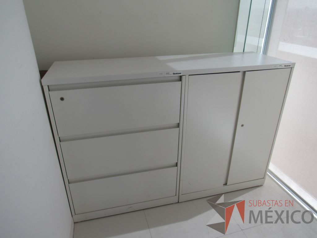 Lote 014 - Archivero Horizontal de 3 cajones, Gabinete de 2 puertas con 1 entrepaño y 1 cubierta color blanco - Imagen 2
