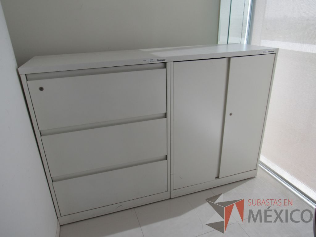 Lote 014 - Archivero Horizontal de 3 cajones, Gabinete de 2 puertas con 1 entrepaño y 1 cubierta color blanco