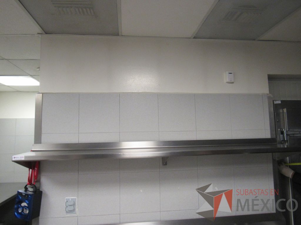 Lote 025 - Mesa de trabajo con entrepaño y Repisa a pared de acero inoxidable - Imagen 3