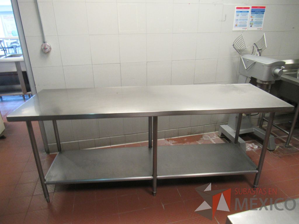 Lote 025 - Mesa de trabajo con entrepaño y Repisa a pared de acero inoxidable - Imagen 9
