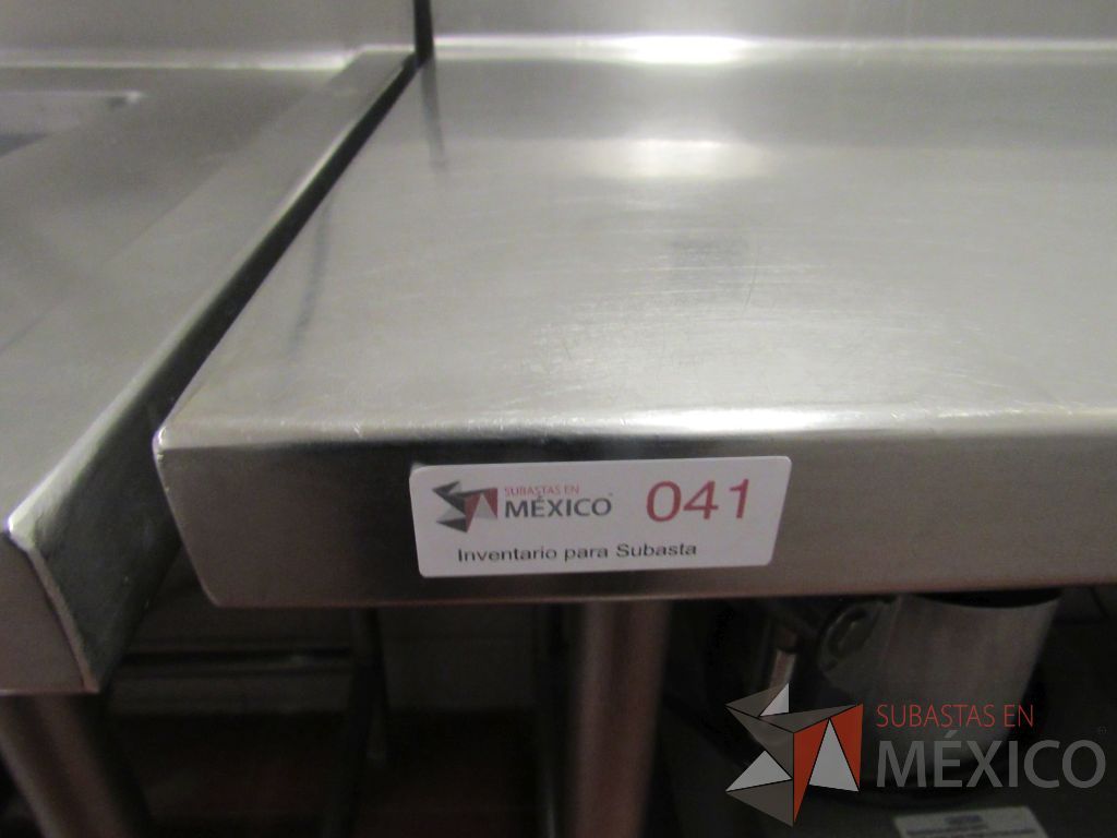 Lote 029 - Mesa de Trabajo de Acero Inoxidable Estándar con Zoclo y Repisa Inferior y 4 patas - Imagen 2