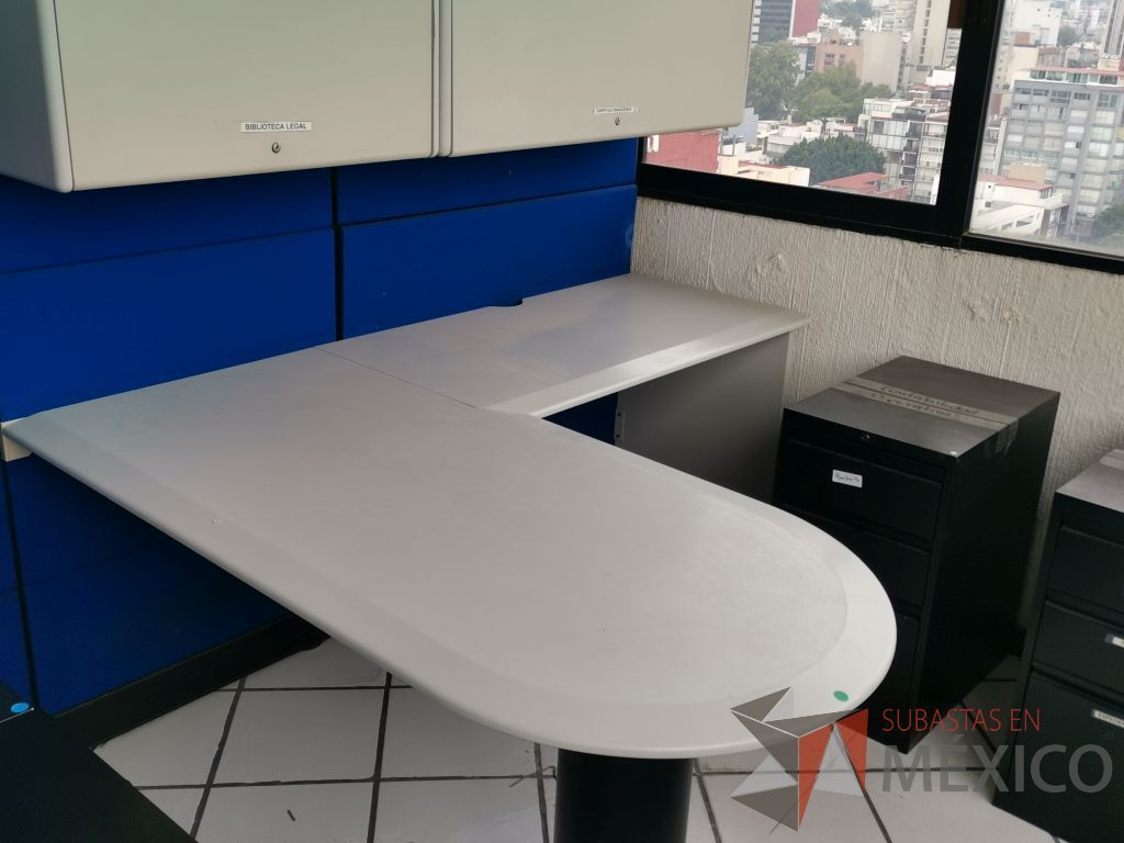Lote 037 - Estación de trabajo para 2 personas con 2 gavetas, pizarrón blanco y 2 archiveros verticales de 3 cajones - Imagen 12