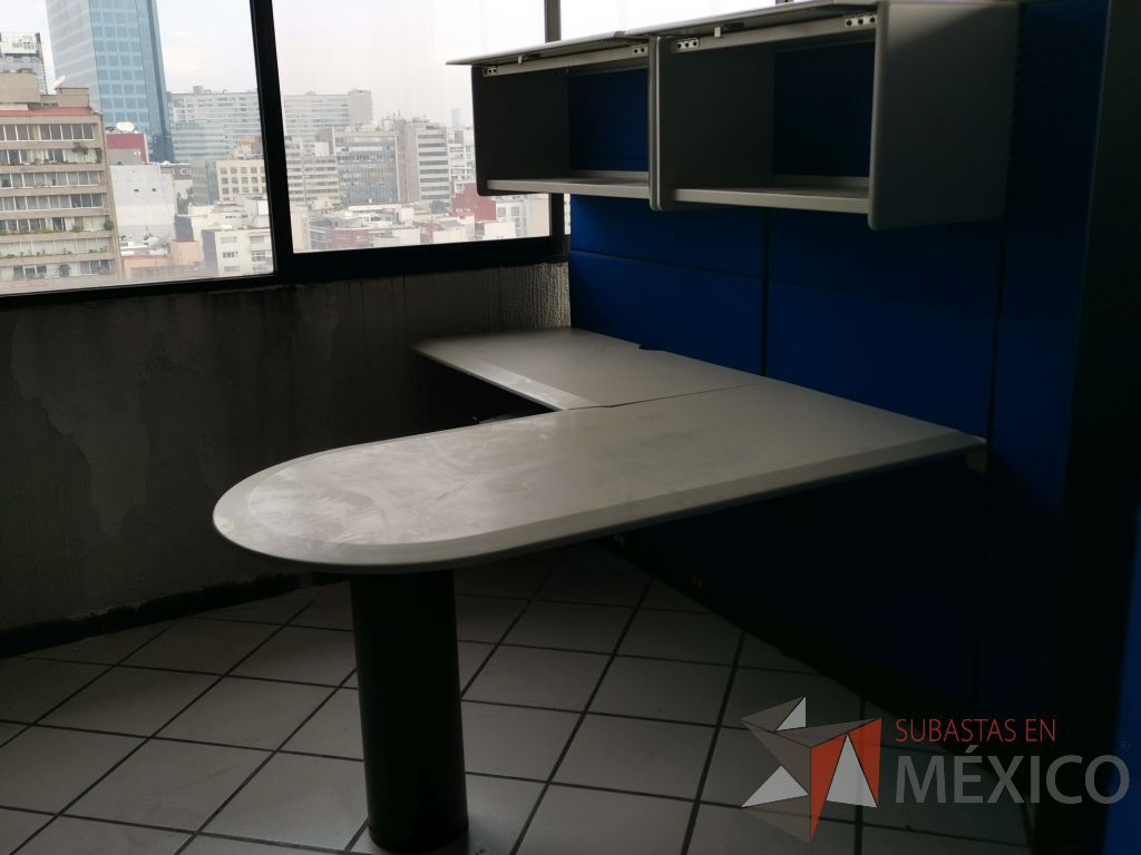 Lote 037 - Estación de trabajo para 2 personas con 2 gavetas, pizarrón blanco y 2 archiveros verticales de 3 cajones - Imagen 19