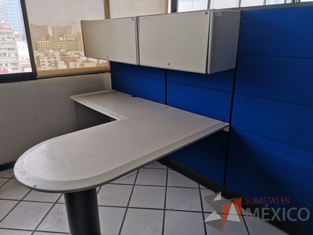 Lote 001 - Estación de trabajo para 1 persona, archivero vertical de 3 cajones escritorio en dos partes y 2 gavetas - Imagen 14
