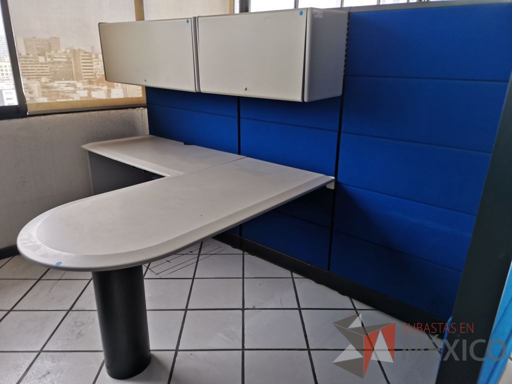 Lote 001 - Estación de trabajo para 1 persona, archivero vertical de 3 cajones escritorio en dos partes y 2 gavetas - Imagen 15