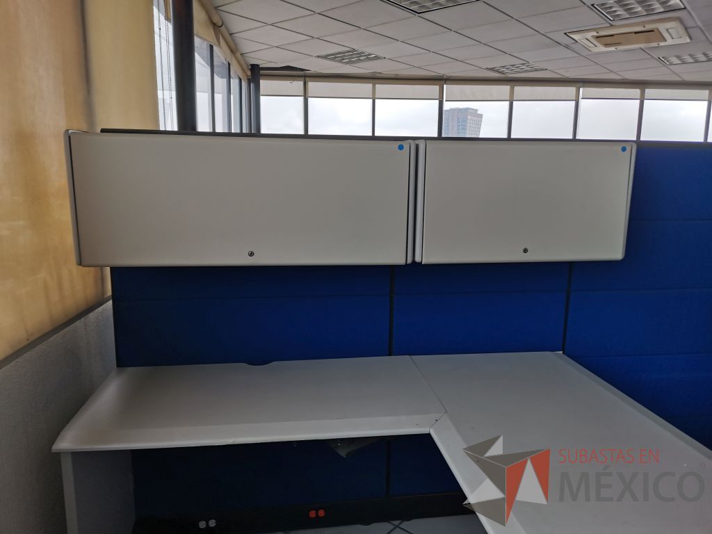 Lote 001 - Estación de trabajo para 1 persona, archivero vertical de 3 cajones escritorio en dos partes y 2 gavetas - Imagen 16