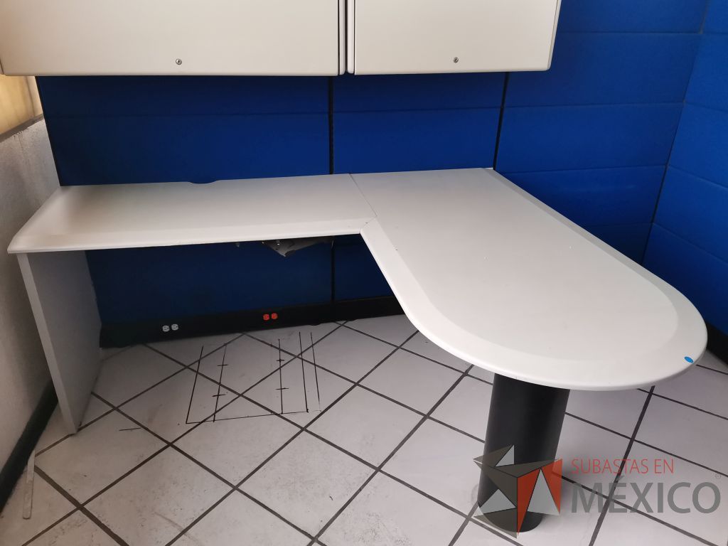 Lote 001 - Estación de trabajo para 1 persona, archivero vertical de 3 cajones escritorio en dos partes y 2 gavetas - Imagen 17