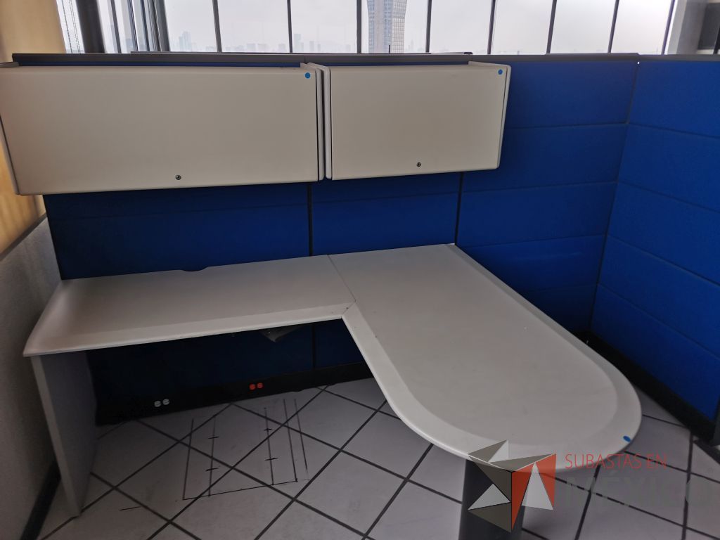 Lote 001 - Estación de trabajo para 1 persona, archivero vertical de 3 cajones escritorio en dos partes y 2 gavetas - Imagen 18